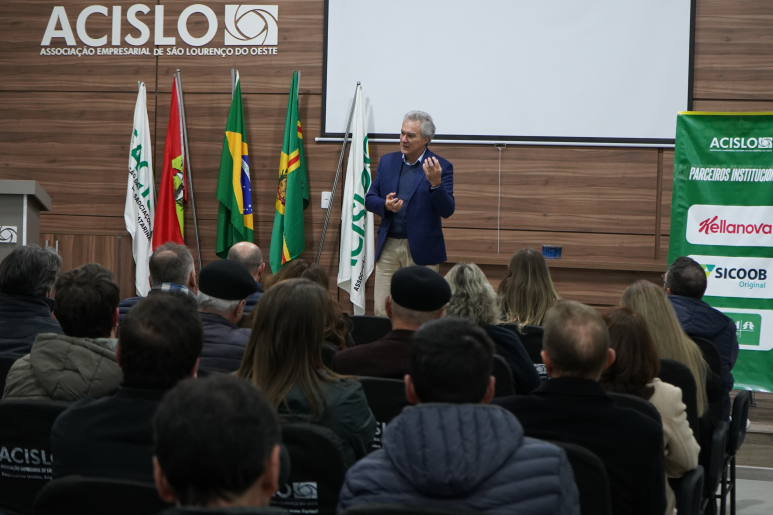 Capa notícia Conexão Empresarial estreia com fala inspiradora do prefeito de Xanxerê, Oscar Martarello