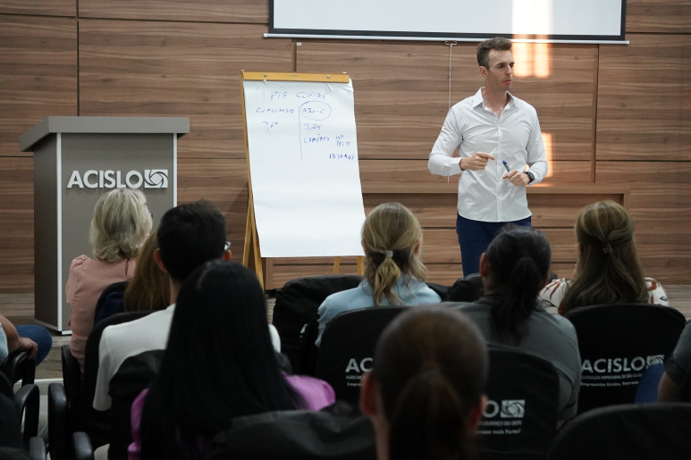 Capa notícia Profissionais contábeis da Acislo discutem impactos da Reforma Tributária em evento exclusivo do Núc