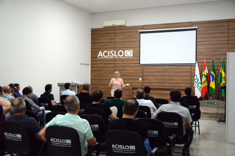 Capa notícia Acislo reúne vereadores para debater projeto que prevê ampliação do número de cadeiras na Câmara