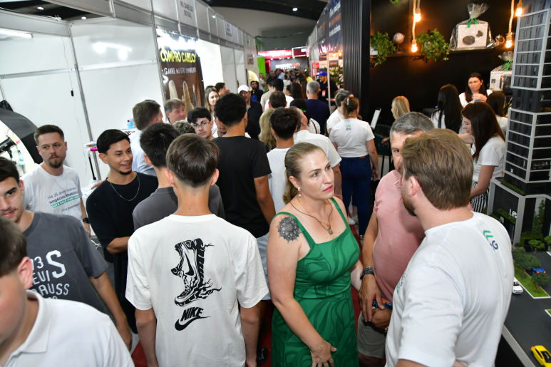 Capa notícia Com bom p&uacute;blico e estandes movimentados, Efaislo come&ccedil;a com o p&eacute; direito em SLO