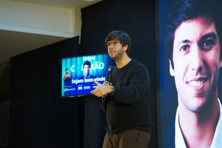 Capa notícia Conex&atilde;o Acislo re&uacute;ne cerca de 300 pessoas em palestra com Caio Coppolla